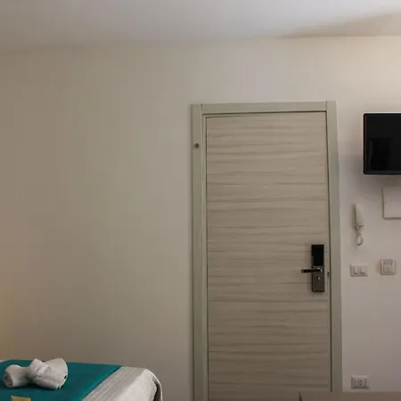 Dali Al Mare 4* צ'פאלו